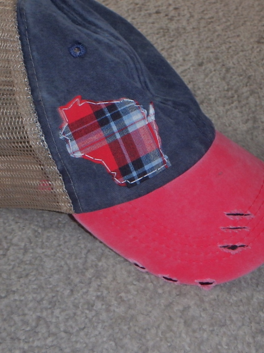Summer baseball cap with WI emblem